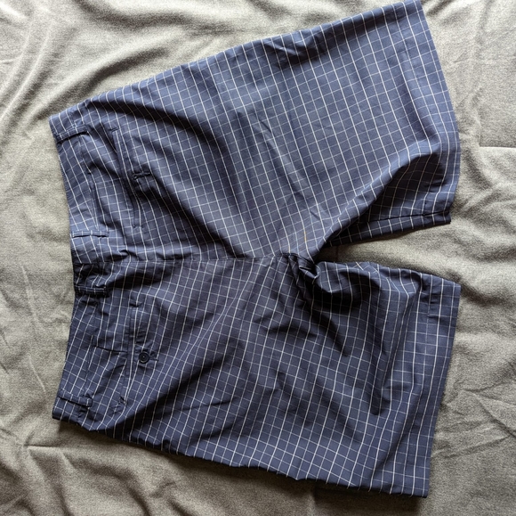 Lacoste shorts XL - Picture 2 of 2